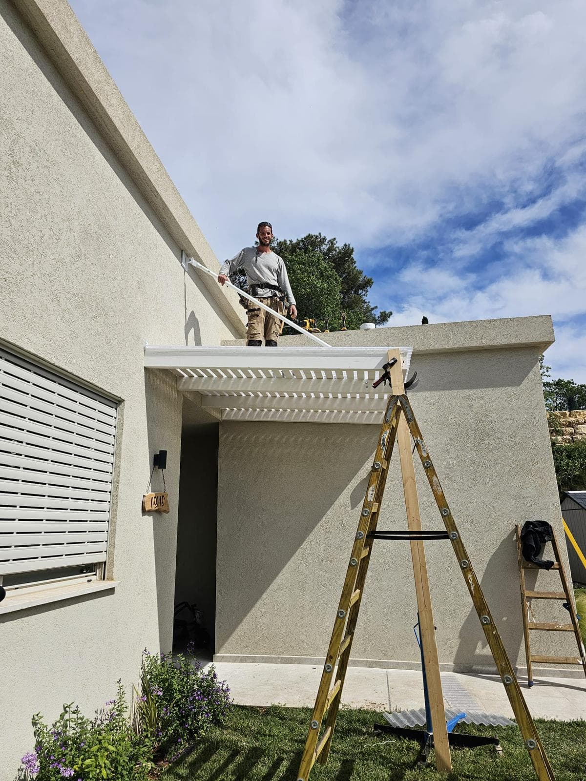 בניית פרגולה על סולם